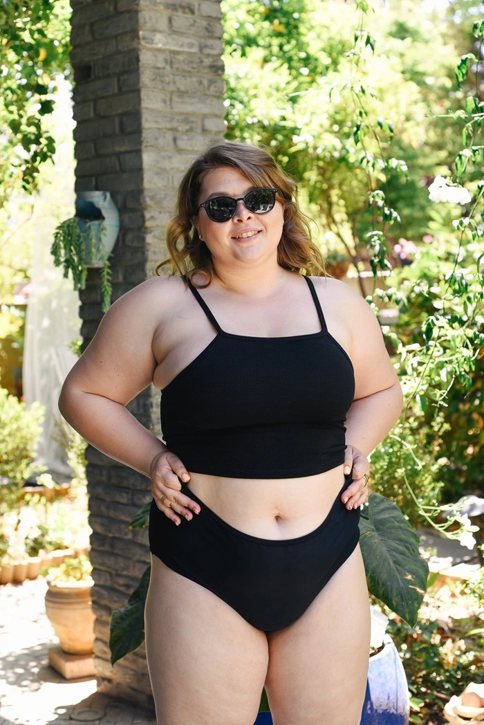 bas-maillot-de-bain-menstruel-laura-de-face