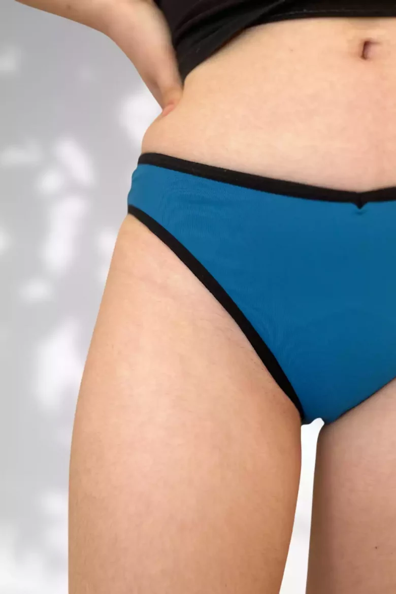 culotte-de-maillot-et-alors-etretat-min